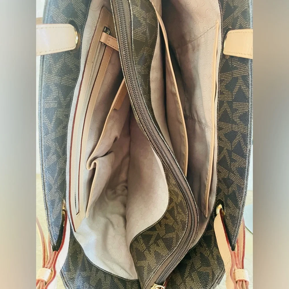 MICHAEL KORS brown logo large Voyager crossgrain leather tote shoulder bag - Picture 9 of 10